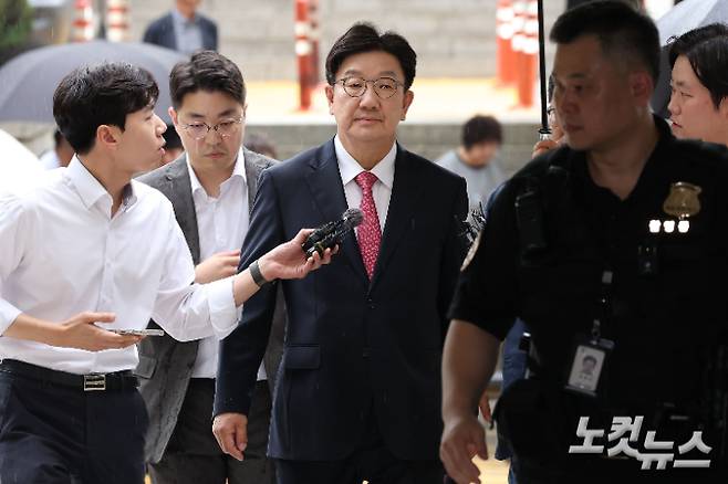 통일교로부터 불법 정치자금을 수수한 혐의를 받는 권성동 국민의힘 의원이 16일 오후 서울 서초구 서울중앙지방법원에서 열린 구속 전 피의자 심문(영장실질심사)에 출석하고 있다. 류영주 기자