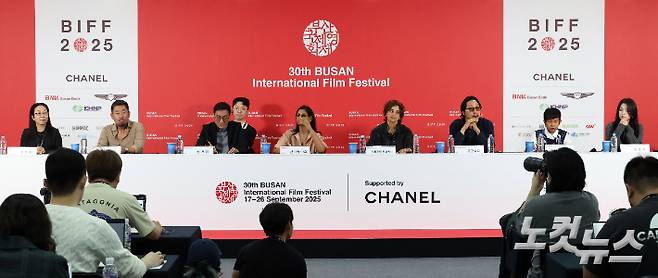 18일 오전 부산 해운대구 영화의전당에서 '제30회 부산국제영화제(BIFF)' 경쟁 심사위원 기자회견이 열리고 있다. 부산=황진환 기자