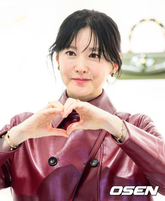 [OSEN=조은정 기자]7일 서울 강남구 현대백화점 압구정 본점에서 한 이탈리아 럭셔리 브랜드의 스토어 리뉴얼 오픈 기념 행사가 열렸다.이날 행사에는 &nbsp;배우 추영우, 배우 정소민, 제로베이스원 (성한빈, 김지웅), 배우 이영애가 참석했다.배우 이영애가 포즈를 취하고 있다. 2025.02.07 /cej@osen.co.kr