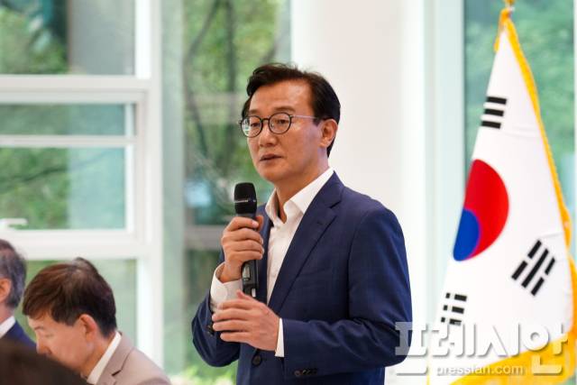 ▲18일 오후 부경대학교에서 열린 '해양수도부산 해양강국 대한민국 비전 해양수산계 간담회'에 참석한 전재수 해양수산부 장관.ⓒ프레시안(강지원)