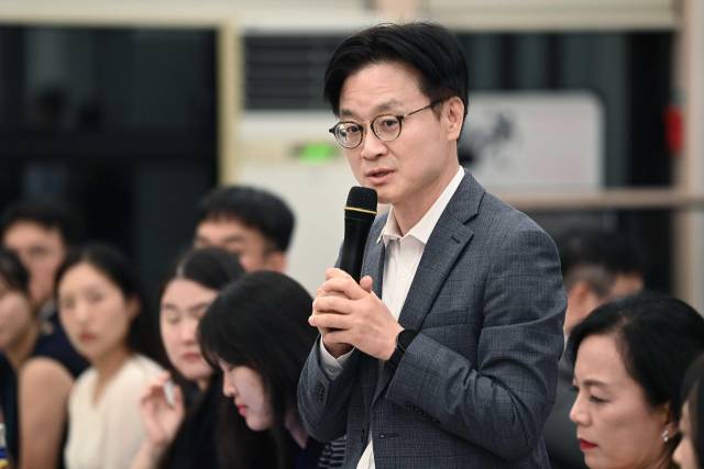 김정관 산업통상자원부 장관이 지난 16일 세종에서 열린 기자간담회에서 발언하고 있다. 산업통상자원부 제공