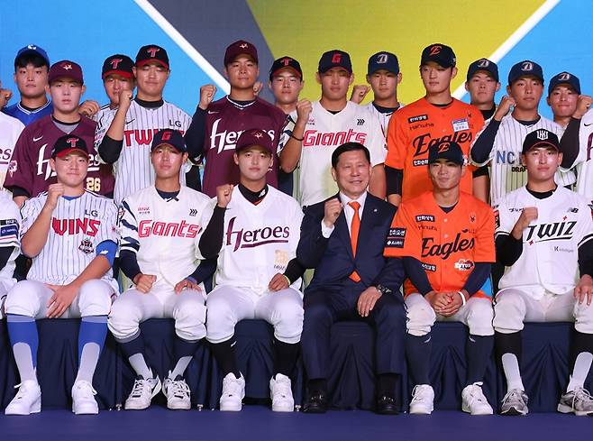 ▲ 2026 신인 드래프트에서 모두 110명의 진로가 결정됐다. 이번 드래프트는 1라운드 10명 가운데 4명이 야수라는 점에서 큰 화제를 모았다. ⓒ 연합뉴스