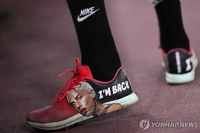 로하스의 신발 (도쿄 AP=연합뉴스) 로하스가 18일 일본 도쿄 국립경기장에서 열린 2025 세계육상선수권대회 여자 세단뛰기에서 신은 신발.