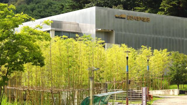 대나무로 둘러싸인 김천시립박물관 전경. 남태우 기자