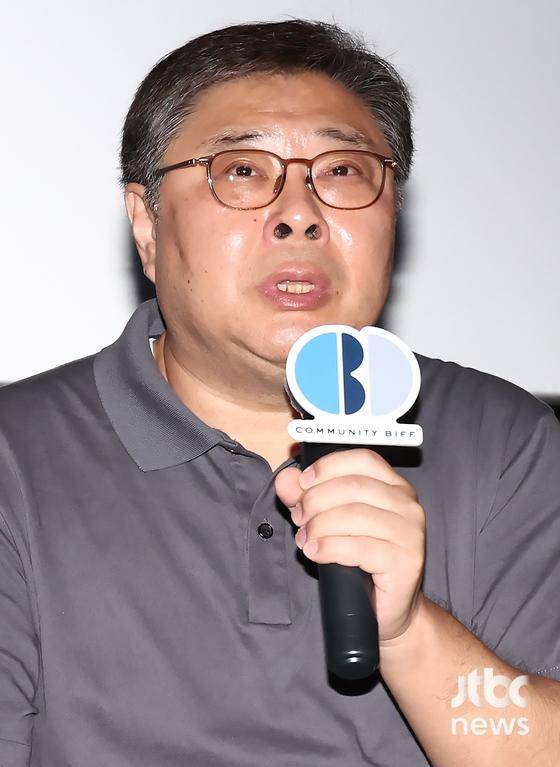 19일 오후 부산 남포동 메가박스 부산극장에서 영화 '무뢰한' 커뮤니티GV 행사가 열렸다. 오승욱 감독, 배우 김남길, 박지선 교수가 모더레이터로 참석했다. 부산=박세완 엔터뉴스팀 기자 park.sewan@jtbc.co.kr