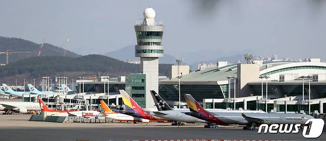 인천국제공항 계류장에 항공기들이 멈춰서 있다. /뉴스1 ⓒ News1 황기선 기자