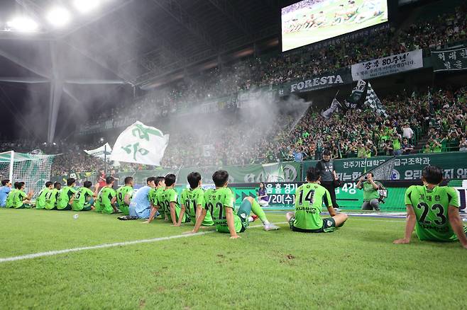 전주월드컵경기장/ K리그1/ 전북현대모터스 vs 대구FC/ 전북 단체/ 경기종료/ 승리 세레머니/ 사진 하서영