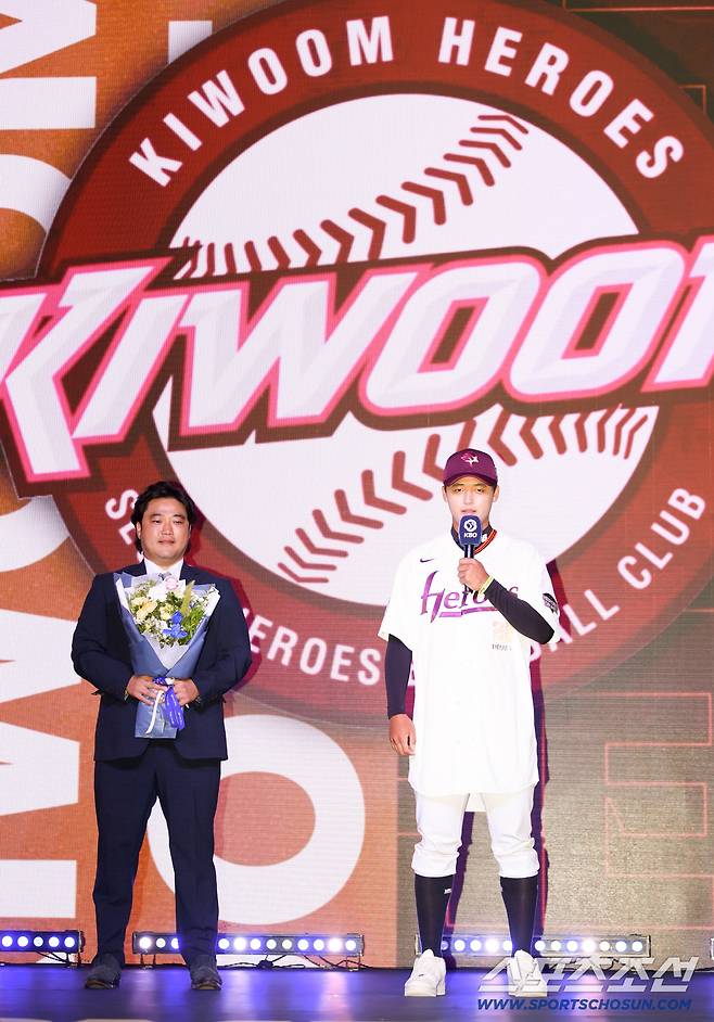 2026 KBO 신인 드래프트가 17일 서울 롯데호텔월드에서 열렸다. 키움에 1라운드 지명된 북일고 박준현이 소감을 말하고 있다. 잠실=박재만 기자 pjm@sportschosun.com/2025.09.17/