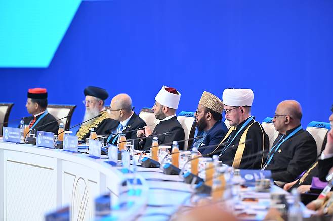 17일 카자흐스탄 아스타나에서 개막한 세계전통종교지도자회의 참석자들./카자흐스탄 상원