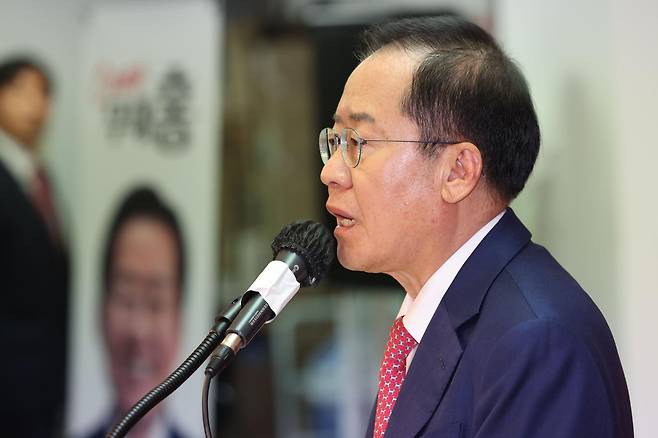 홍준표 제21대 대통령 선거 국민의힘 경선 후보가 24일 서울 여의도 선거사무실에서 열린 긴급 기자회견에서 발언하고 있다. 2025.04.24. 뉴시스