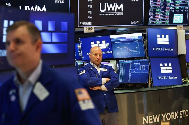 뉴욕 증시 3대 지수가 18일(현지시간) 추가 금리 인하 기대감 속에 일제히 사상 최고 기록을 경신했다. AFP 연합