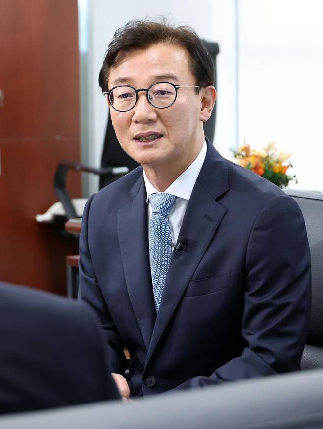 파이낸셜뉴스 유튜브 채널 fn인사이트에 전재수 해양수산부 장관이 출연해 북극항로 시대에 대해 이야기 하고 있다. 사진=박범준 기자