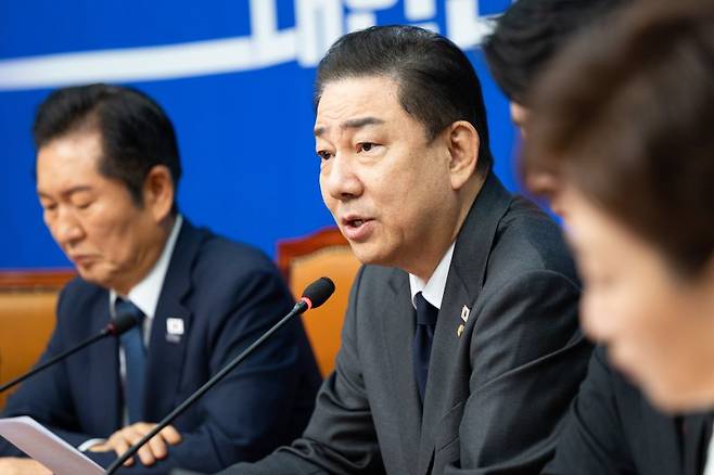 김병기 더불어민주당 원내대표가 19일 국회에서 열린 최고위원회의에서 모두 발언을 하고 있다. 뉴스1