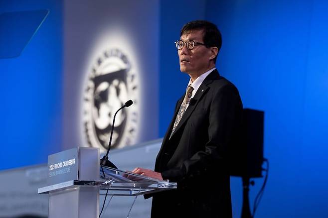 이창용 한국은행 총재가 18일(현지시간) 워싱턴 D.C. 국제통화기금(IMF) 본부에서 한국은행 통화정책에 대해 강연하고 있다. 한국은행 제공.