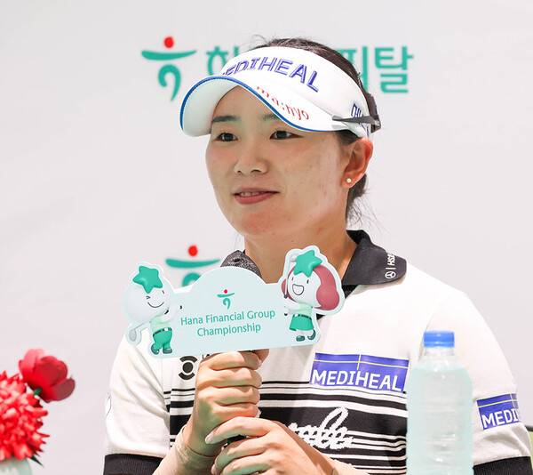 2025년 한국여자프로골프(KLPGA) 투어 하나금융그룹 챔피언십에 출전한 이다연 프로가 1라운드 경기 후 공식 기자회견하는 모습이다. 사진제공=KLPGA
