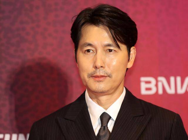 배우 정우성이 18일 오후 부산 해운대구 시그니엘 부산에서 열린 2025 부일영화상 핸드프린팅 행사에 참석했다. 뉴스1