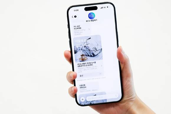 SK텔레콤, KT, LG유플러스 등 통신 3사는 애플의 최근 iOS 26 업데이트를 통해 국내에서도 아이폰 RCS(Rich Communication Services) 메시징 서비스를 지원한다고 19일 밝혔다. [사진=SKT]