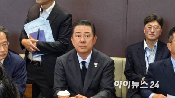 19일 김병기 더불어민주당 원내대표가 서울 홈플러스 강서점에서 'MBK 홈플러스 사태 해결 TF' 간담회에 참석해 MBK파트너스에 대한 책임감 있는 자세를 촉구했다.  [사진=진광찬 기자]