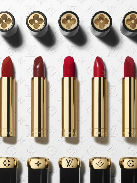 루이 비통의 상징물들이 아름답게 새겨진 라 보떼 루이 비통의 립스틱들. 사진 루이 비통