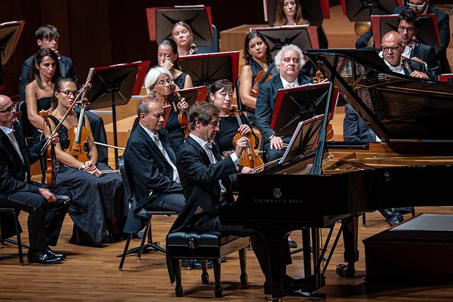 지난 17일 서울 예술의전당에서 열린 공연 <정명훈 & 라 스칼라 필하모닉>. / 사진출처. 마스트미디어. ⓒ Rowan Lee.