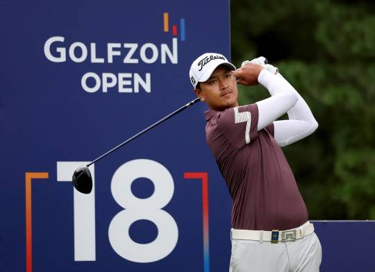 깨우깐자나의 드라이버 티샷. 사진[연합뉴스]