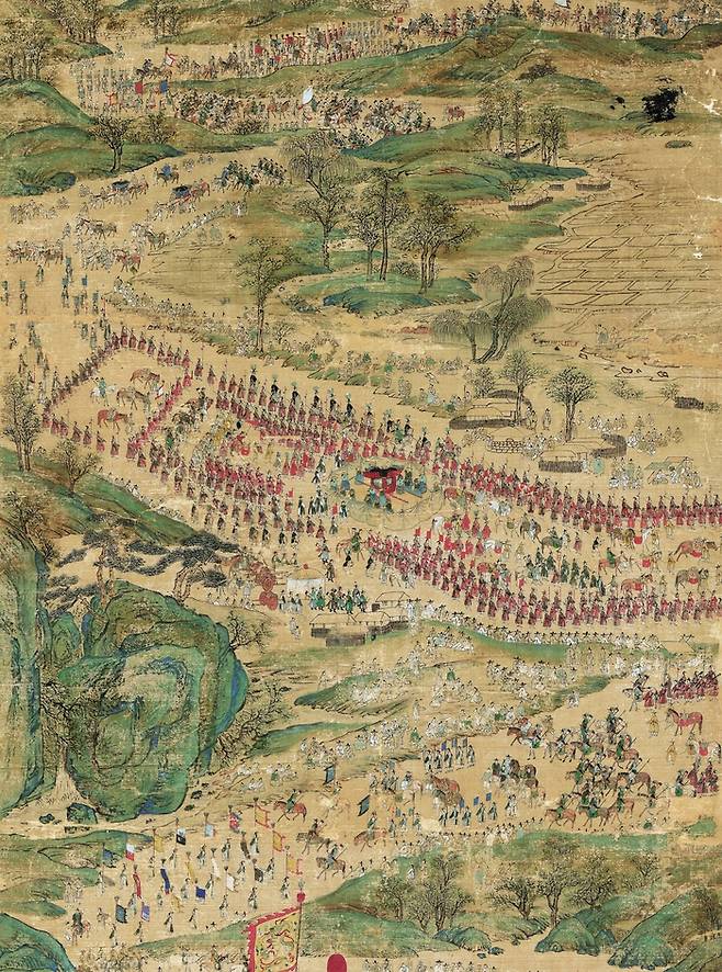 화성능행도 병풍 중 환어행렬도(일부). 정조가 어머니 혜경궁 홍 씨와 아버지 무덤인 현륭원(융릉)을 찾았던 화성능행의 위용과 규모를 짐작케 한다. <국립고궁박물관 소장>