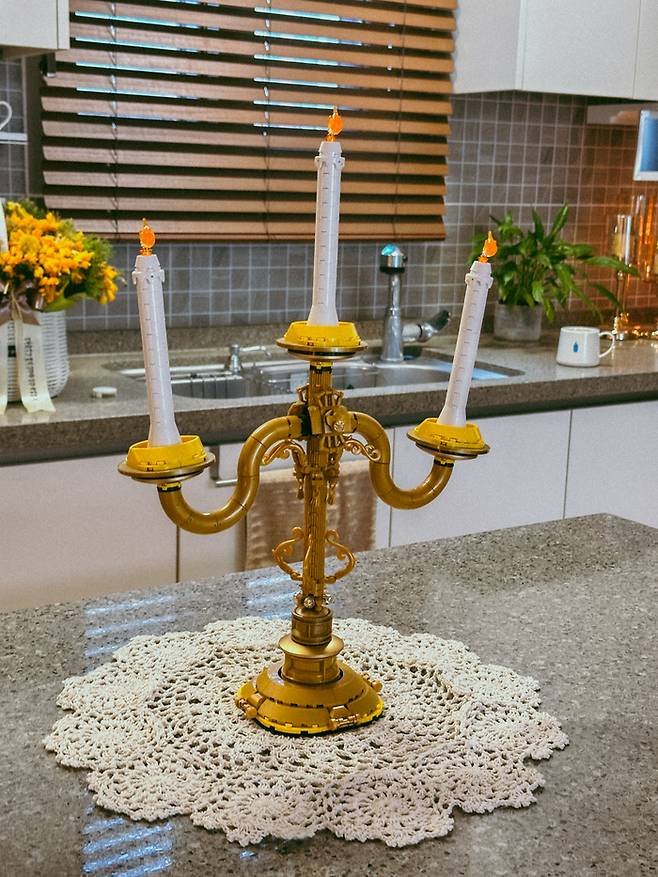 레고 작품으로 인테리어한 선지우 디자이너의 집 / 사진=권효정 여행+ 기자