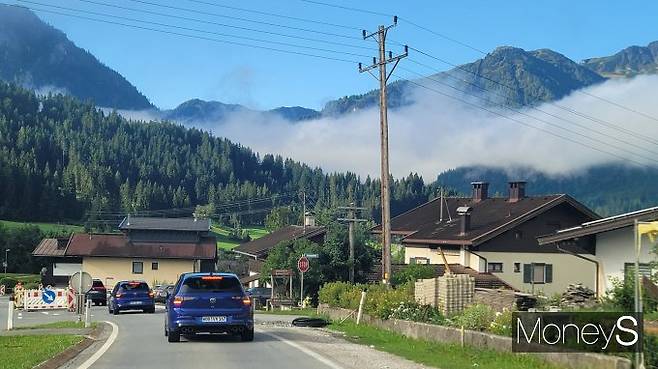 '골프R'의 뒷모습은 고성능 감성을 극대화했다. /사진=김창성 기자
