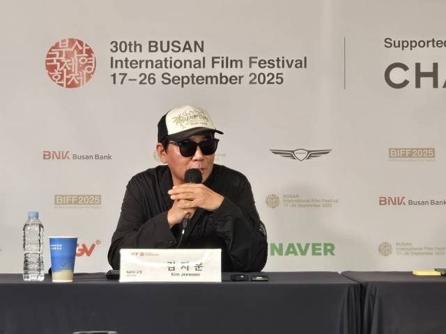 부산국제영화제의 부산아시아영화학교(BAFA) 교장을 맡은 김지운 감독을 19일 오후 영화의전당 인근 동서대학교의 한 강의실에서 만났다. 이민경 기자