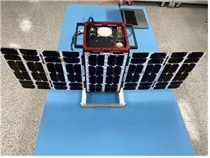 국산 소자·부품 '우주검증위성 'E3T 1호'가 태양판을 전개한 모습. (사진=우주항공청 제공) *재판매 및 DB 금지