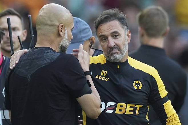 [울버햄튼=AP/뉴시스] 잉글랜드 프로축구 프리미어리그(EPL) 울버햄튼의 비토르 페레이라 감독. 2025.08.16.