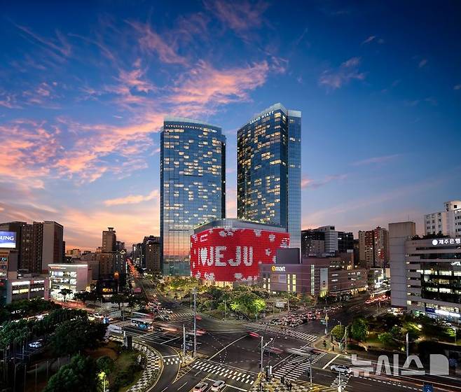 [서울=뉴시스] 제주 드림타워 복합리조트 전경.(사진=롯데관광개발 제공)