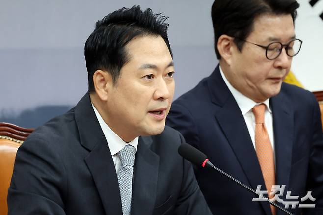 국민의힘 장동혁 대표가 18일 서울 여의도 국회에서 열린 최고위원회의에서 모두발언을 하고 있다. 윤창원 기자