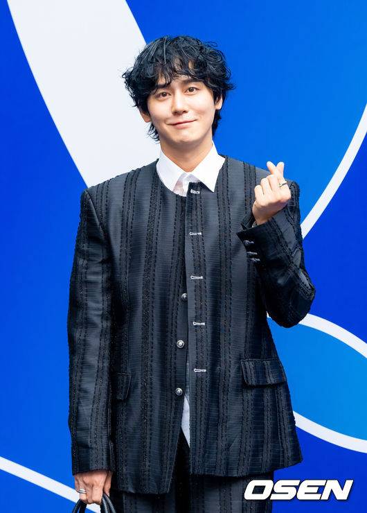 [OSEN=박준형 기자] 6일 서울 중구 동대문디자인플라자(DDP)에서 ‘2026 S/S 서울패션위크’ 포토월 행사가 열렸다.‘2026 S/S 서울패션위크’는 동대문디자인플라자(DDP) 등 서울 전역에서 7일까지 펼쳐진다.가수 김상혁이 포즈를 취하고 있다.   2025.09.06 / soul1014@osen.co.kr