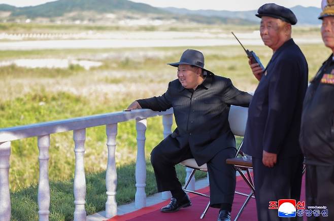 북한 김정은, 전술무인공격기 성능시험 지도 - 김정은 북한 국무위원장이 지난 18일 무인항공기술연합체 산하 연구소와 기업소들에서 개발 생산하고 있는 무인무장장비들의 성능 시험을 지도했다고 조선중앙통신이 19일 보도했다. 2025.9.19  연합뉴스