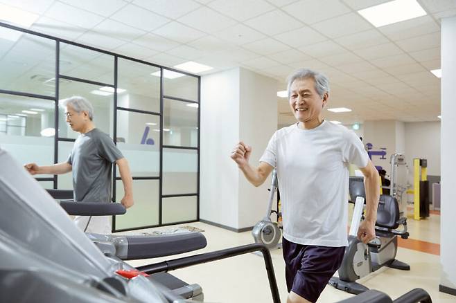 매일 30분이라도 꾸준히 운동을 하면 신체 건강뿐만 아니라 삶이 질 전반이 개선되는 효과를 얻을 수 있다. [사진=클립아트코리아]