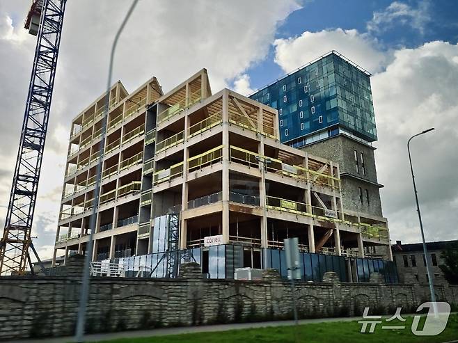 에스토니아 목조 빌딩 신축 현장 ⓒ 뉴스1 황덕현 기자
