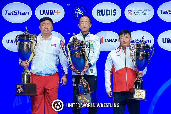 여자 자유형 팀 랭킹 2위를 차지한 북한(왼쪽)(UWW 제공)