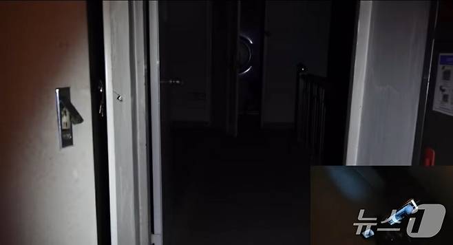 폐가 체험 유튜버 '도사우치'가 시신을 발견한 방송 화면 갈무리.