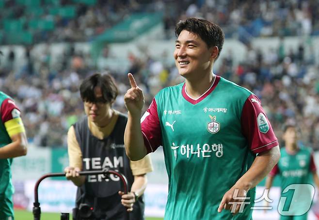 대전하나시티즌 주민규가 20일 오후 대전월드컵경기장에서 열린 '하나은행 K리그1 2025' 대전하나시티즌과 대구FC 경기에서 연속 득점을 한 뒤 미소짓고 있다. 2025.9.20/뉴스1 ⓒ News1 권현진 기자