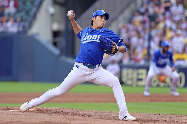 삼성 원태인이 20일 잠실구장에서 열린 2025 KBO리그 LG와 경기에 선발 등판해 역투하고 있다. 사진 | 삼성 라이온즈