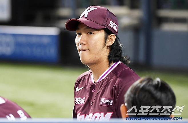 마운드에 올라 던지고 싶은 마음은 크지만 다시 재활에 들어간 안우진.