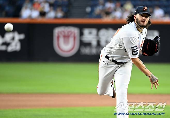 3일 대전 한화생명볼파크에서 열린 NC와 한화의 경기, 한화 선발투수 폰세가 역투하고 있다. 대전=허상욱 기자wook@sportschosun.com/2025.09.03/