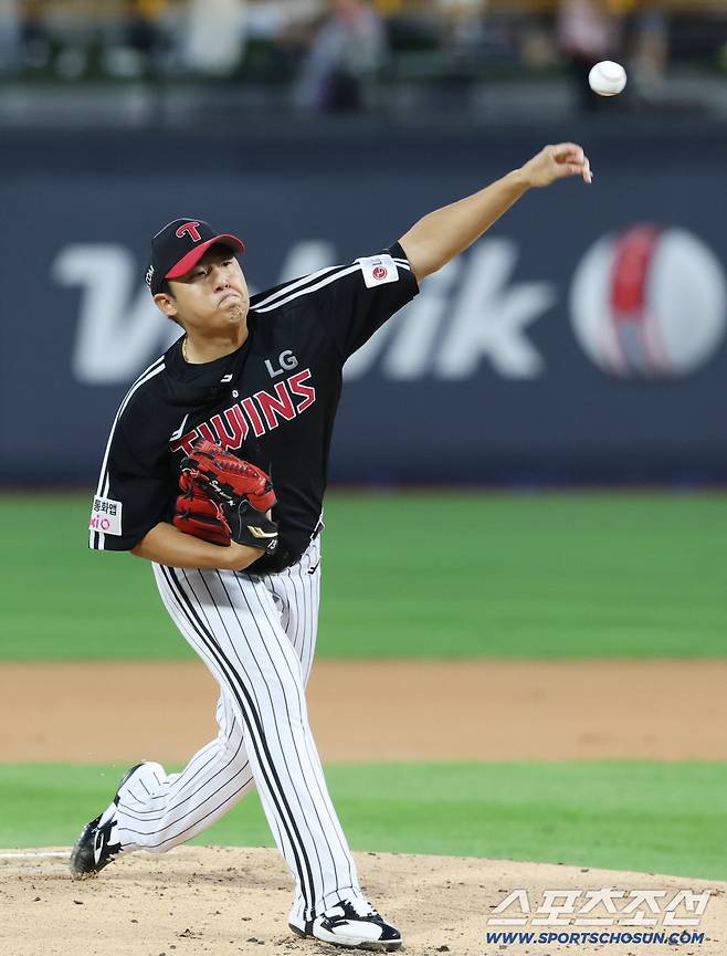 18일 수원 케이티위즈파크에서 열린 KT와 LG의 더블헤더 2차전. 투구하고 있는 LG 선발 송승기. 수원=송정헌 기자songs@sportschosun.com/2025.09.18/