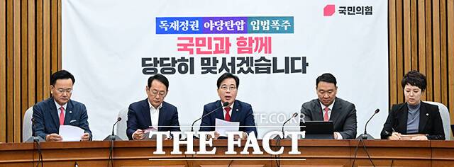 지지율 부진에 대한 국민의힘의 걱정이 커지고 있다. 사진은 송언석 국민의힘 원내대표가 19일 오전 서울 여의도 국회에서 열린 원내대책회의에 참석해 모두발언을 하고 있는 모습. /남윤호 기자