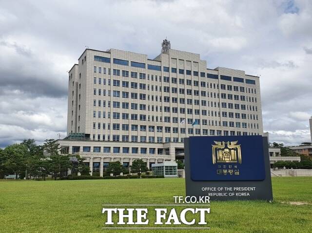 대통령실 대변인실은 강 대변인의 "원칙적 공감" 발언을 브리핑 속기록에서 삭제·수정했다가 기자들의 반발이 있자 이 부분을 다시 포함해 속기록을 공지했다. /더팩트 DB