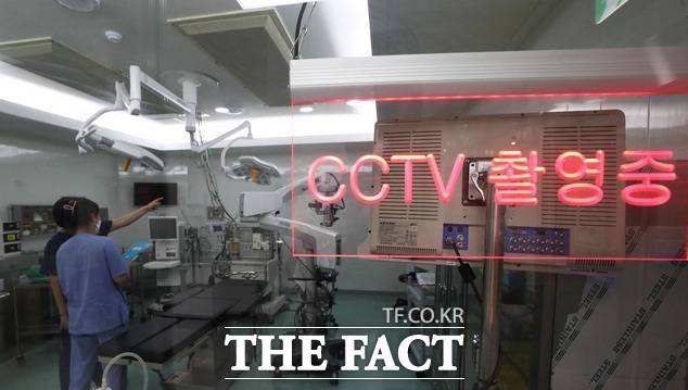 정부가 유령·대리 수술을 근절하기 위해 수술에 참여한 의료인과 수술 방법·내용을 의무적으로 기록하는 방안을 추진한다. 사진은 기사 내용과 무관함. /뉴시스