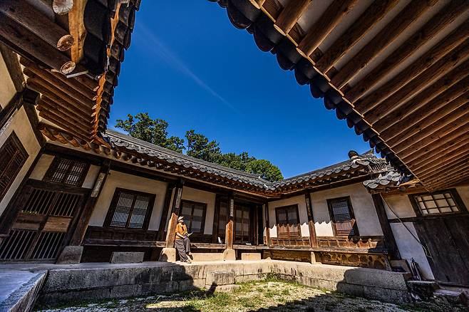 궁집은 'ㅁ' 자 형태의 안채와 'ㄱ' 자 형태의 사랑채가 연결돼 있다. 옹주의 집이라고 하기에 수수하고 검박함이 묻어난다. / 이신영 영상미디어 기자