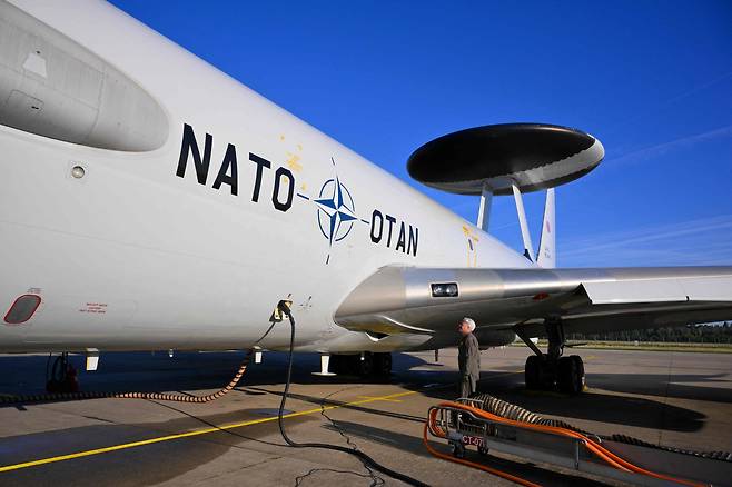 <YONHAP PHOTO-0813> A NATO AWACS flight Engineer carries out the inspection check of an AWACS (Airborne Warning and Control System) NATO air surveillance aircraft ahead of a flight over Polish airspace as part of the alliance's new Eastern Sentry mission on September 19, 2025. NATO said on September 19, 2025, it had scrambled aircraft to intercept Russian jets violating Estonian airspace, calling it proof of Moscow's "reckless" behaviour and the alliance's readiness to counter it. (Photo by JOHN THYS / AFP)/2025-09-20 02:50:02/<저작권자 ⓒ 1980-2025 ㈜연합뉴스. 무단 전재 재배포 금지, AI 학습 및 활용 금지>