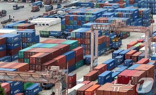 부산항 신선대부두 야적장. /뉴스1